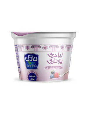 زبادي يوناني بالتوت المشكل نادك
